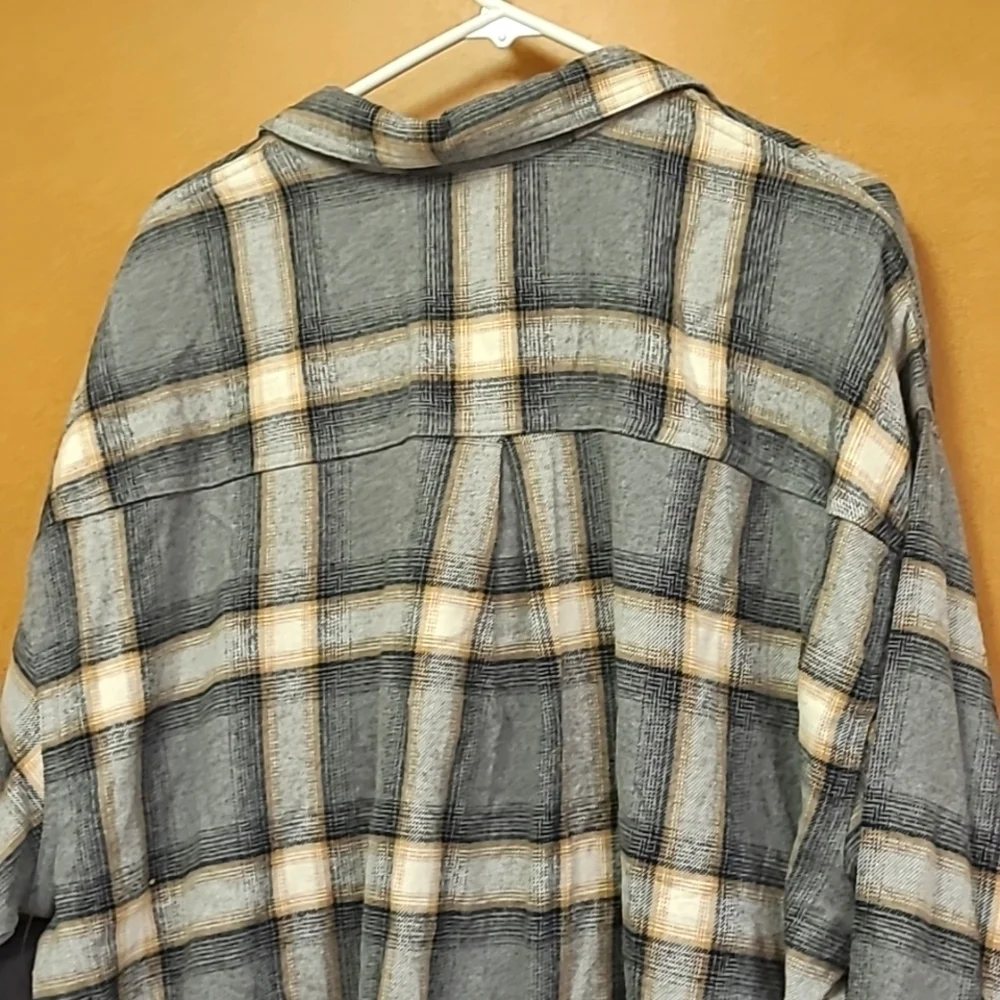 Old Navy Grey Plaid Button Down Boyfriend Shirt - Picture 3 of 8